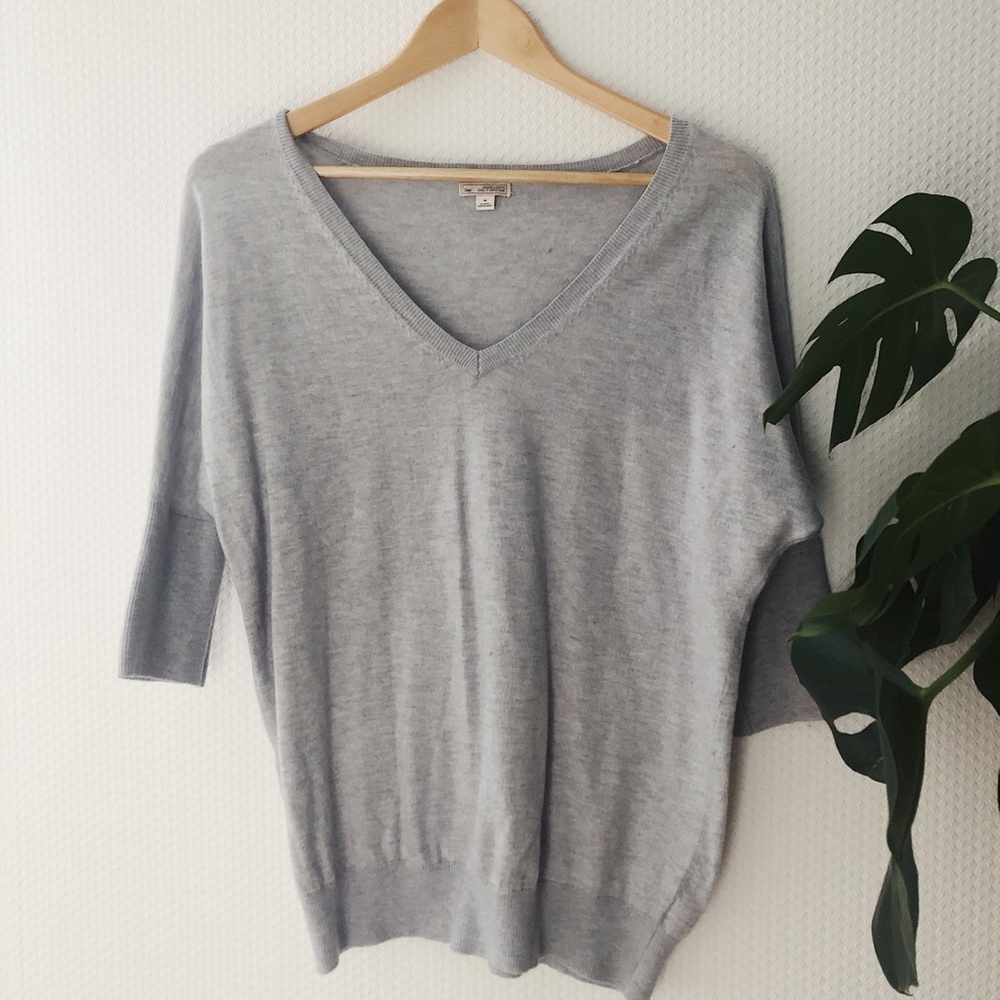 Gap v-neck sweater